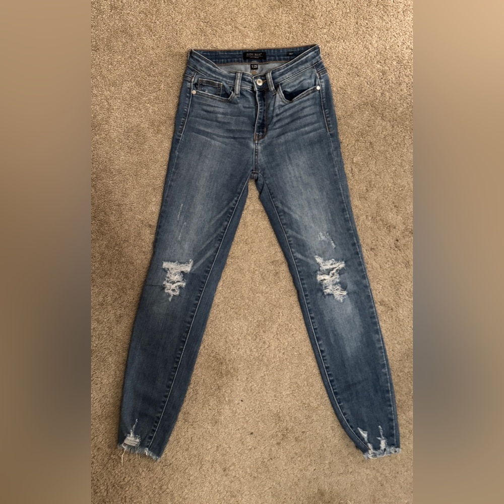 Judy Blue Distressed Skinny Jeans in Classic Blue